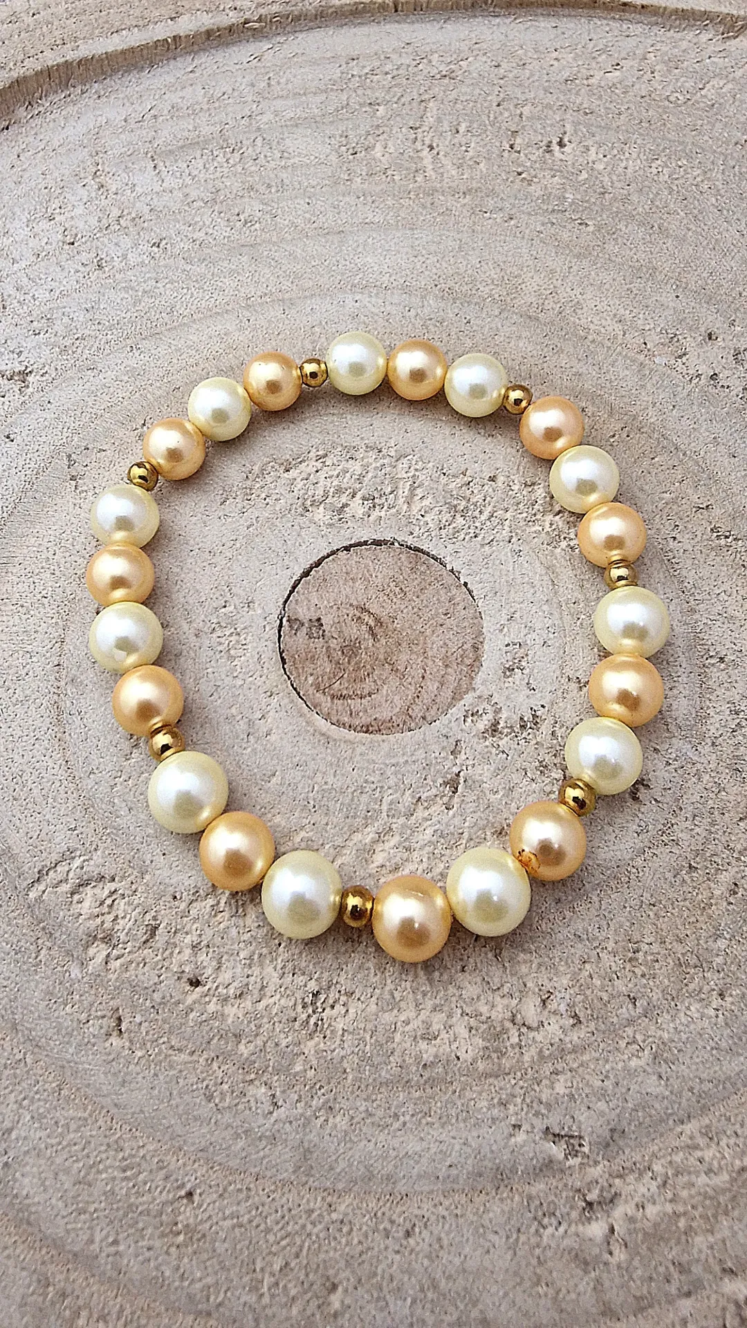 💛 Bransoletka z pereł seashell – złoto & wanilia